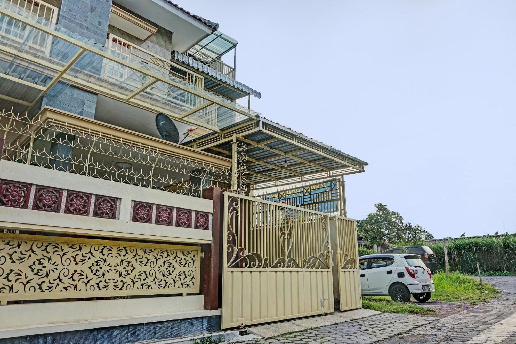 Oyo 91707 Jannah Homestay Syariah Dau Exterior foto
